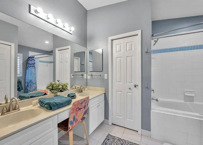 Apartment Perfect 2-bed 2-bath Townhome With 1390 Sq Ft And Garage By The *