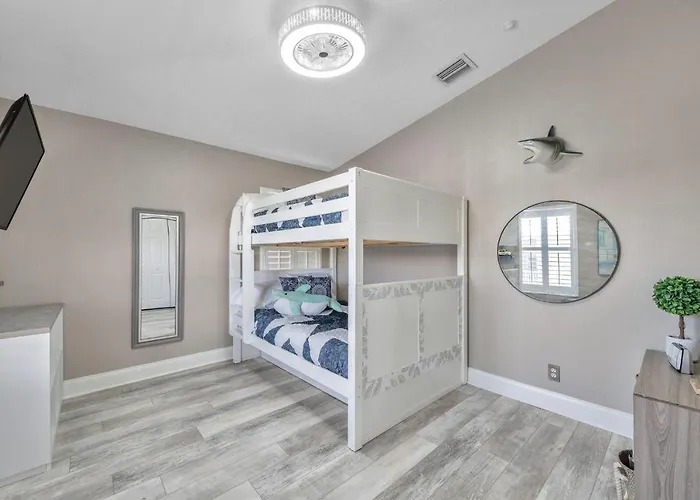 Perfect 2-bed 2-bath Townhome With 1390 Sq Ft And Garage By The Clearwater Beach