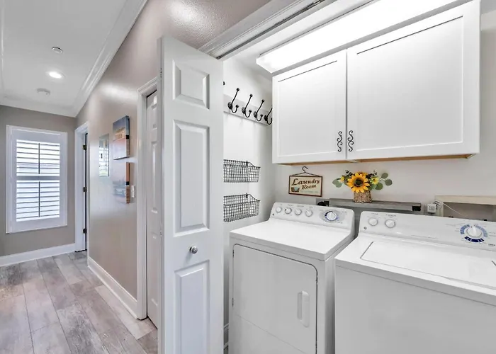Apartment Perfect 2-bed 2-bath Townhome With 1390 Sq Ft And Garage By The