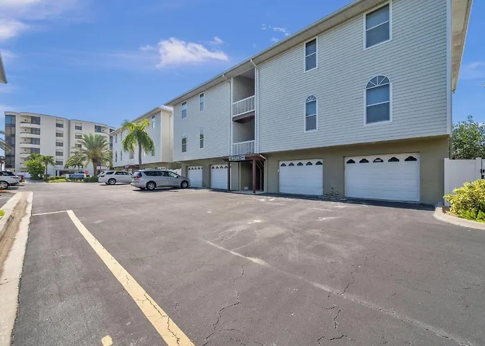 Apartment Perfect 2-bed 2-bath Townhome With 1390 Sq Ft And Garage By The Clearwater Beach