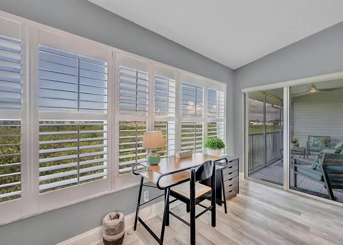 Apartment Perfect 2-bed 2-bath Townhome With 1390 Sq Ft And Garage By The *