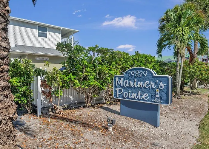 Perfect 2-bed 2-bath Townhome With 1390 Sq Ft And Garage By The Clearwater Beach
