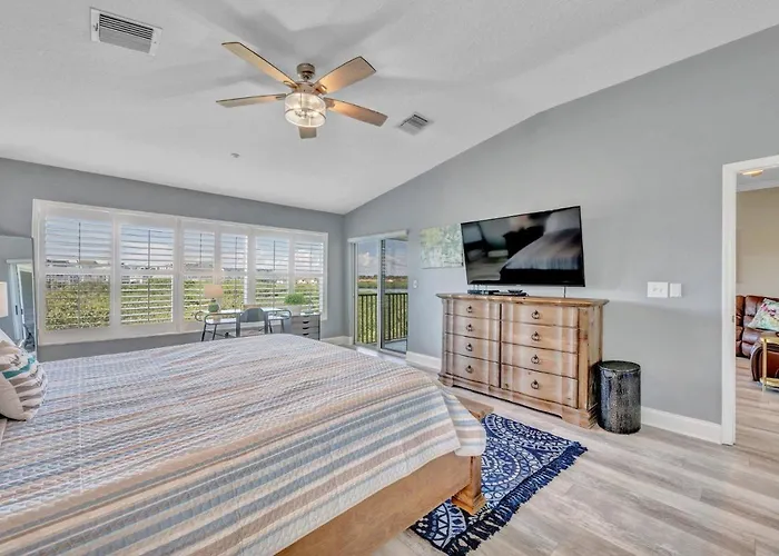 Perfect 2-bed 2-bath Townhome With 1390 Sq Ft And Garage By The Clearwater Beach