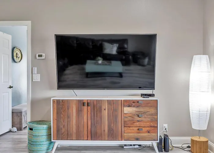 Perfect 2-bed 2-bath Townhome With 1390 Sq Ft And Garage By The Apartment