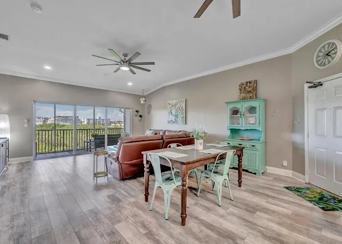 Perfect 2-bed 2-bath Townhome With 1390 Sq Ft And Garage By The *