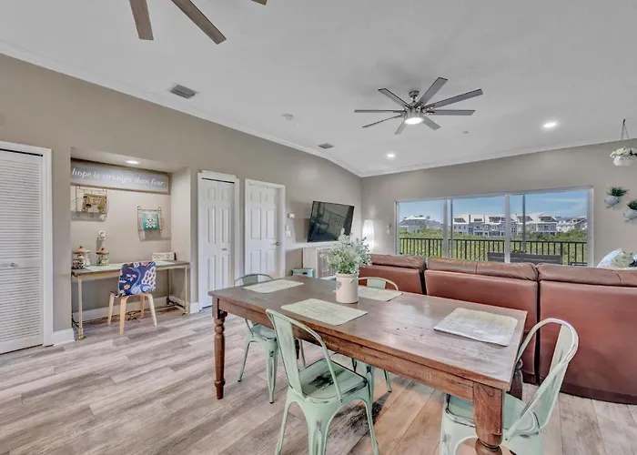 Perfect 2-bed 2-bath Townhome With 1390 Sq Ft And Garage By The Clearwater Beach