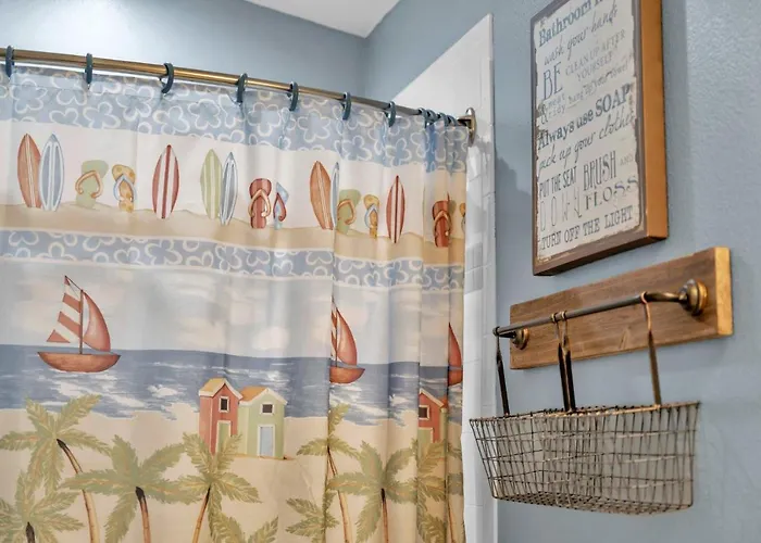 Perfect 2-bed 2-bath Townhome With 1390 Sq Ft And Garage By The Apartment Clearwater Beach
