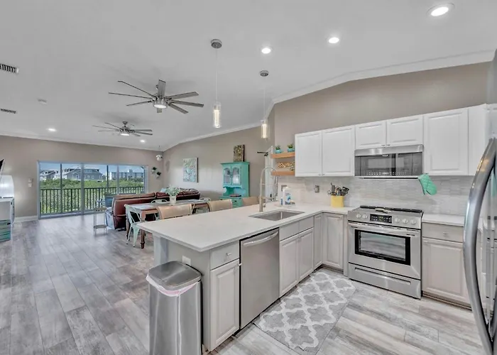 Perfect 2-bed 2-bath Townhome With 1390 Sq Ft And Garage By The Apartment Clearwater Beach