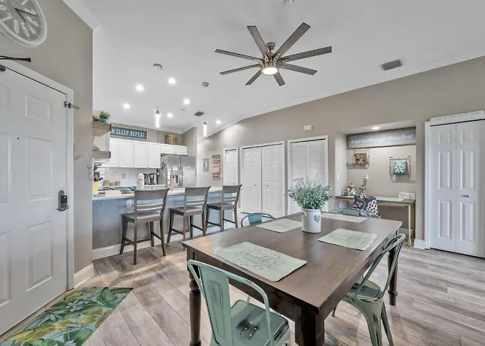 Apartment Perfect 2-bed 2-bath Townhome With 1390 Sq Ft And Garage By The *
